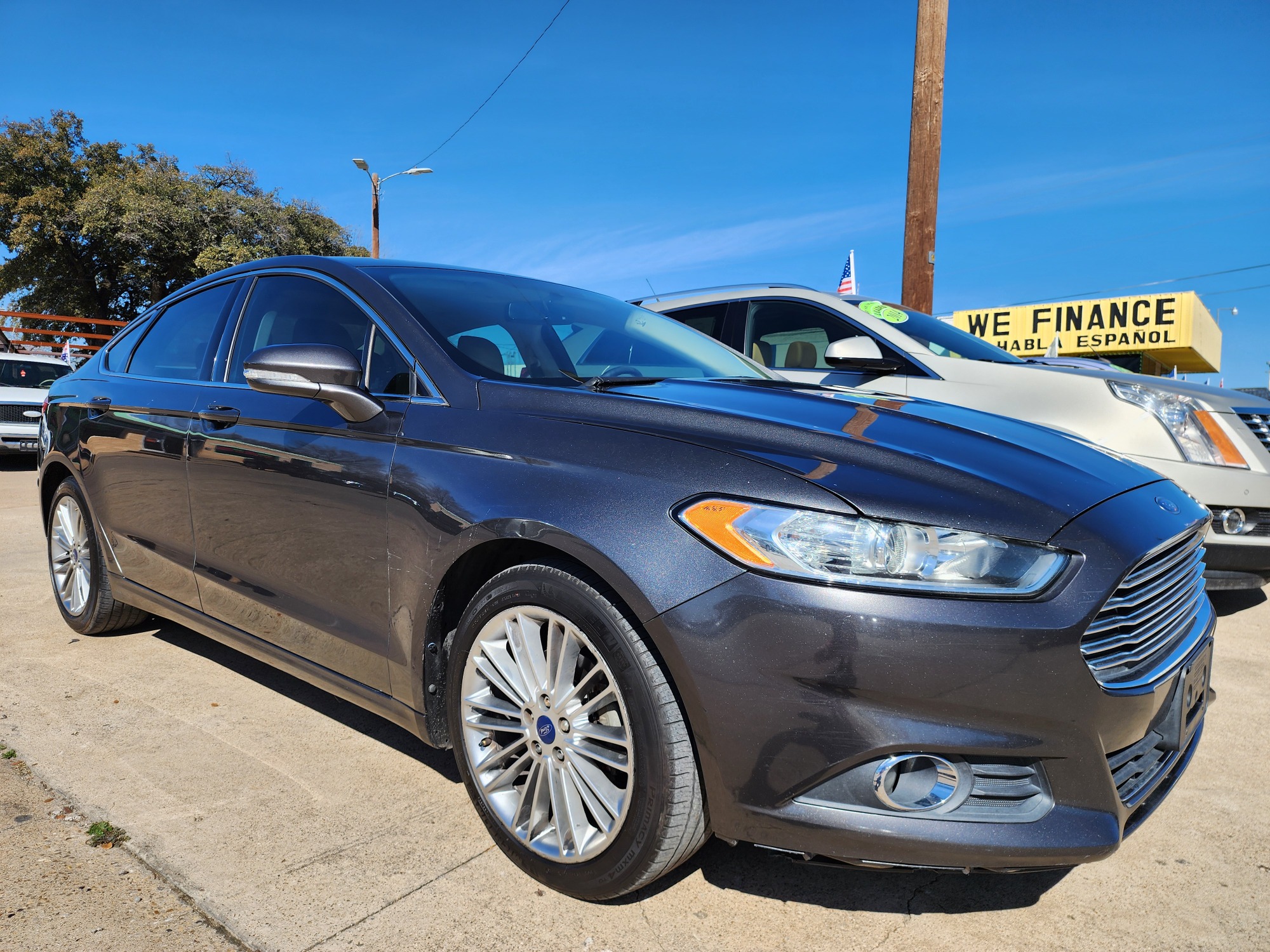 2015 GRAY /BEIGE Ford Fusion SE (3FA6P0HD4FR) with an 1.5L L4 DOHC 16V engine, AUTO transmission, located at 2660 S.Garland Avenue	, Garland, TX, 75041, (469) 298-3118, 32.885387, -96.656776 - Photo #1